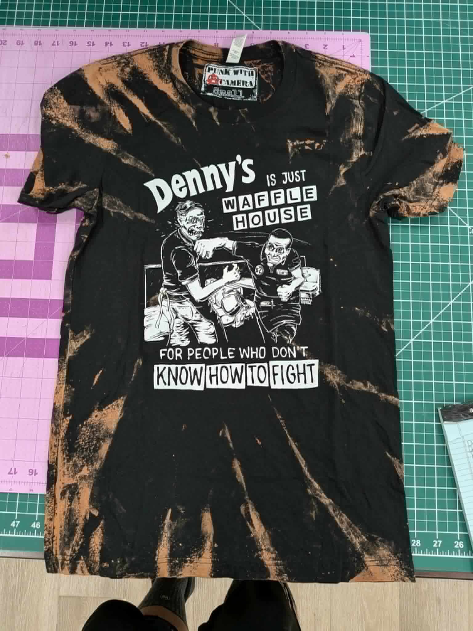 Dennys V Waffle - S - Bleached T-Shirt