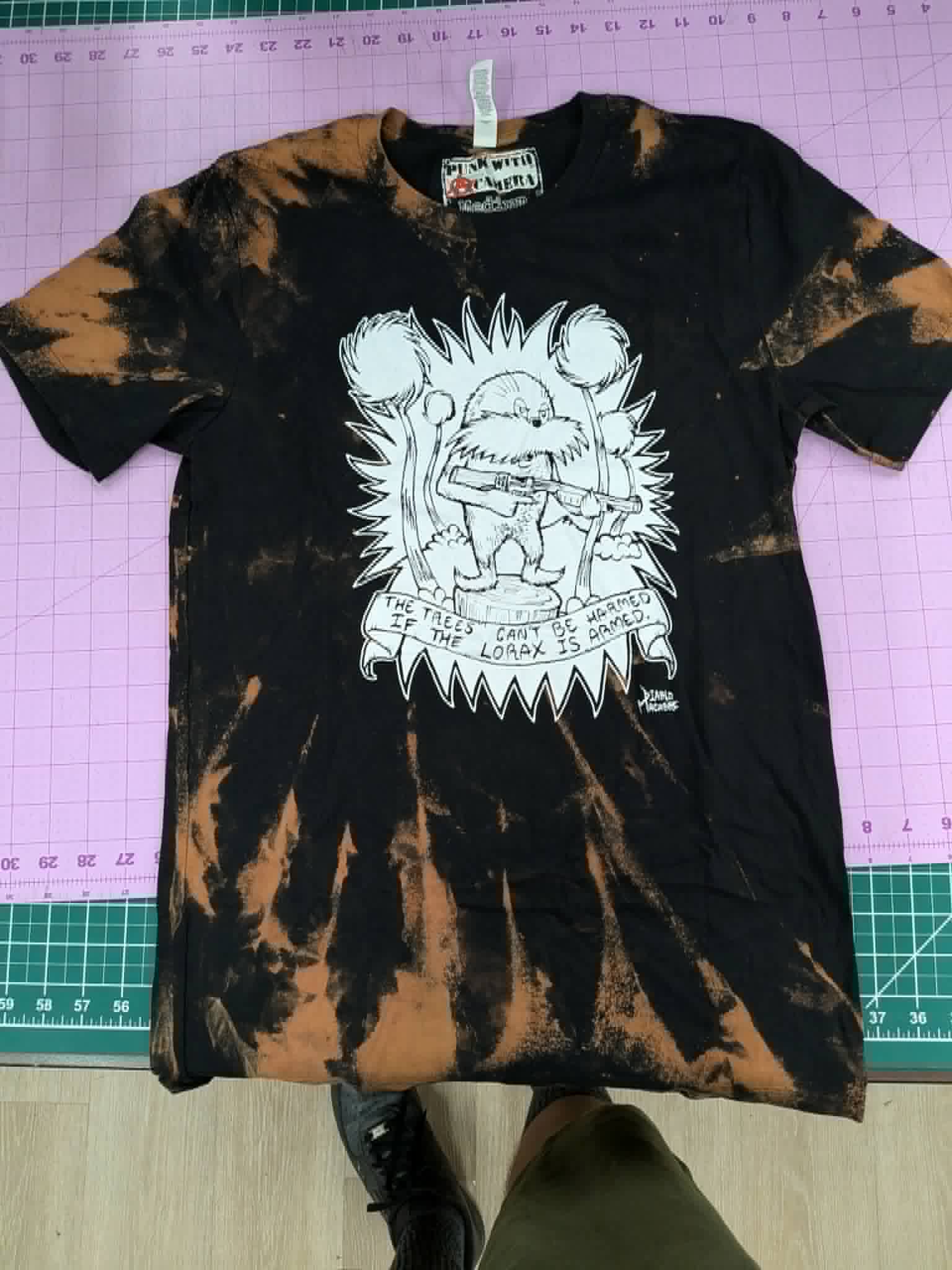 Lorax - M - Bleached T-Shirt