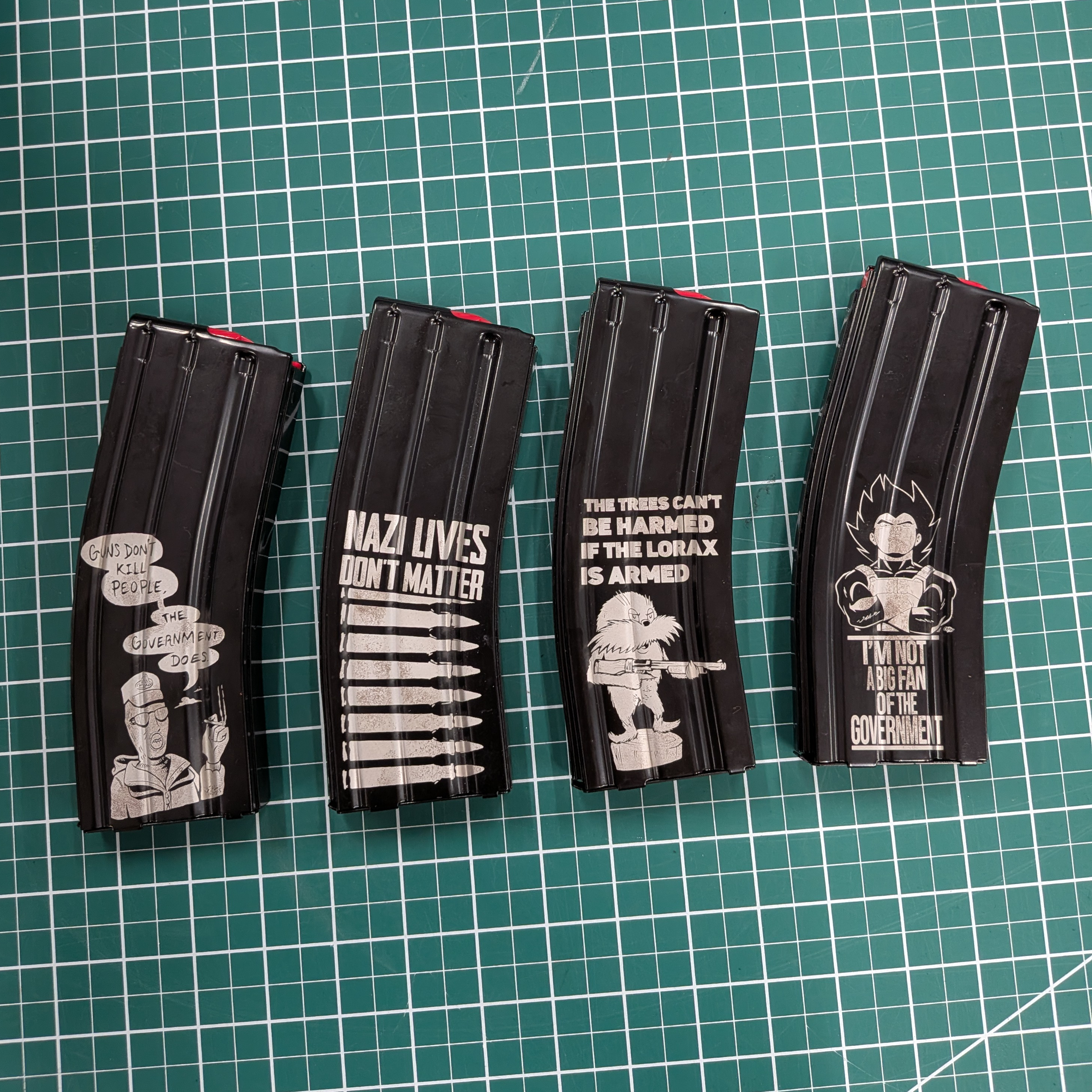 Guns Don't Kill People The Government Does - Laser Engraved Mag