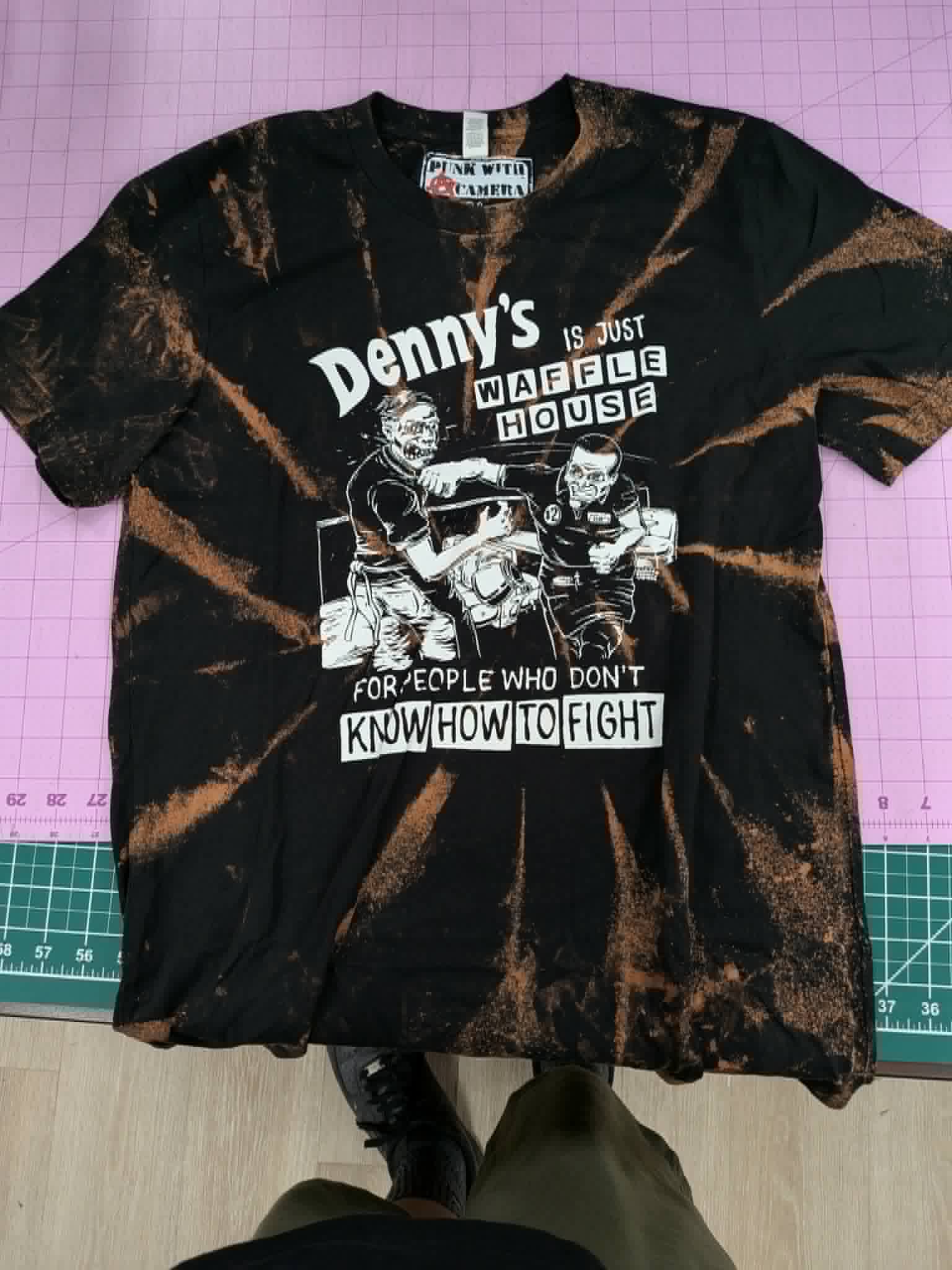 Dennys V Waffle - M - Bleached T-Shirt