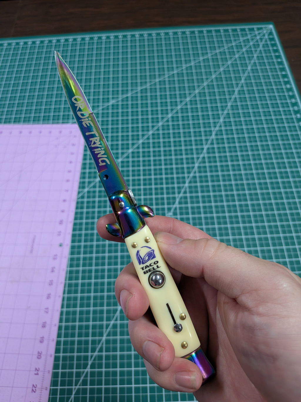 Taco Bell Live Mas - Engraved Switchblade