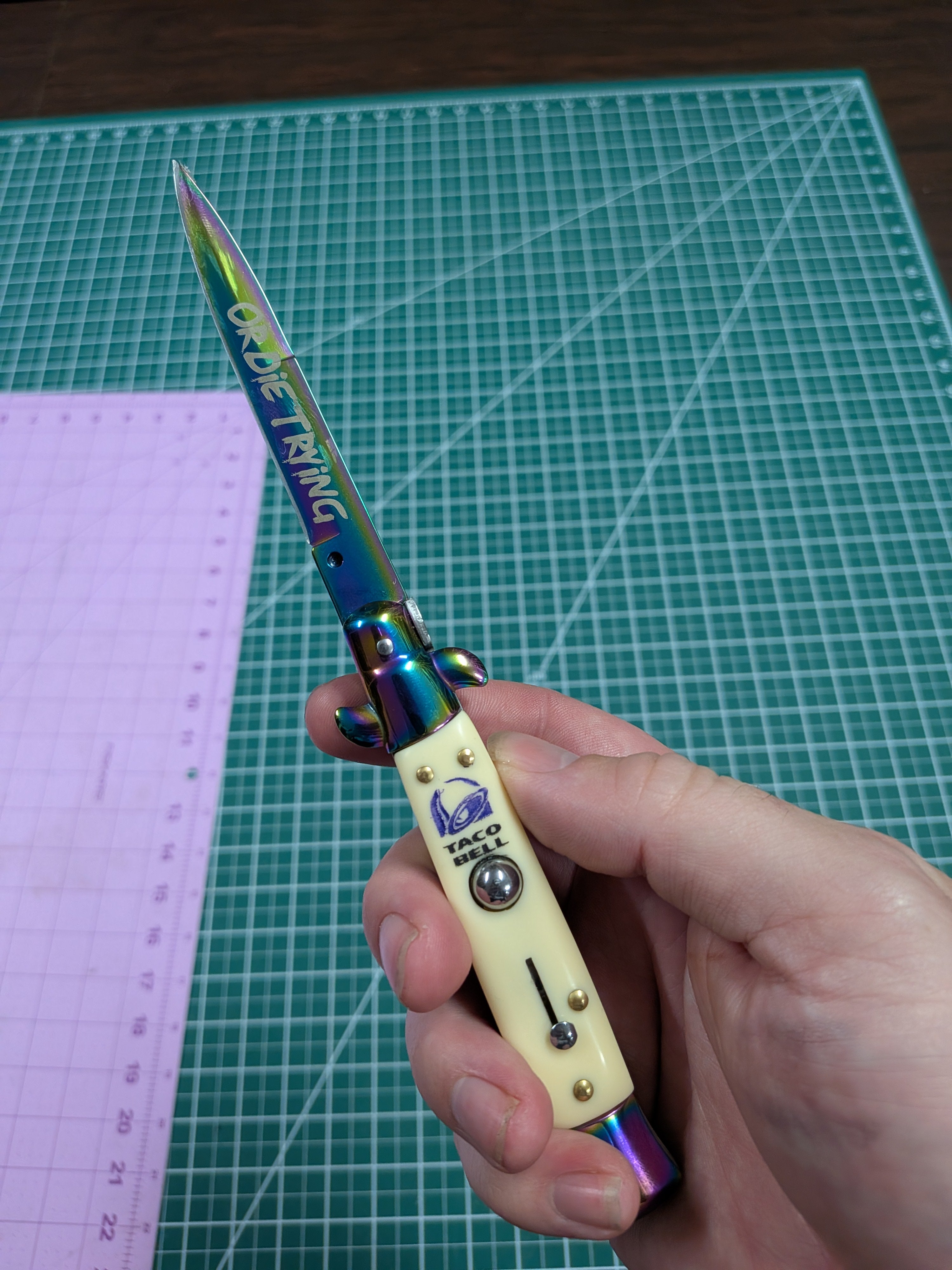 Taco Bell Live Mas - Engraved Switchblade