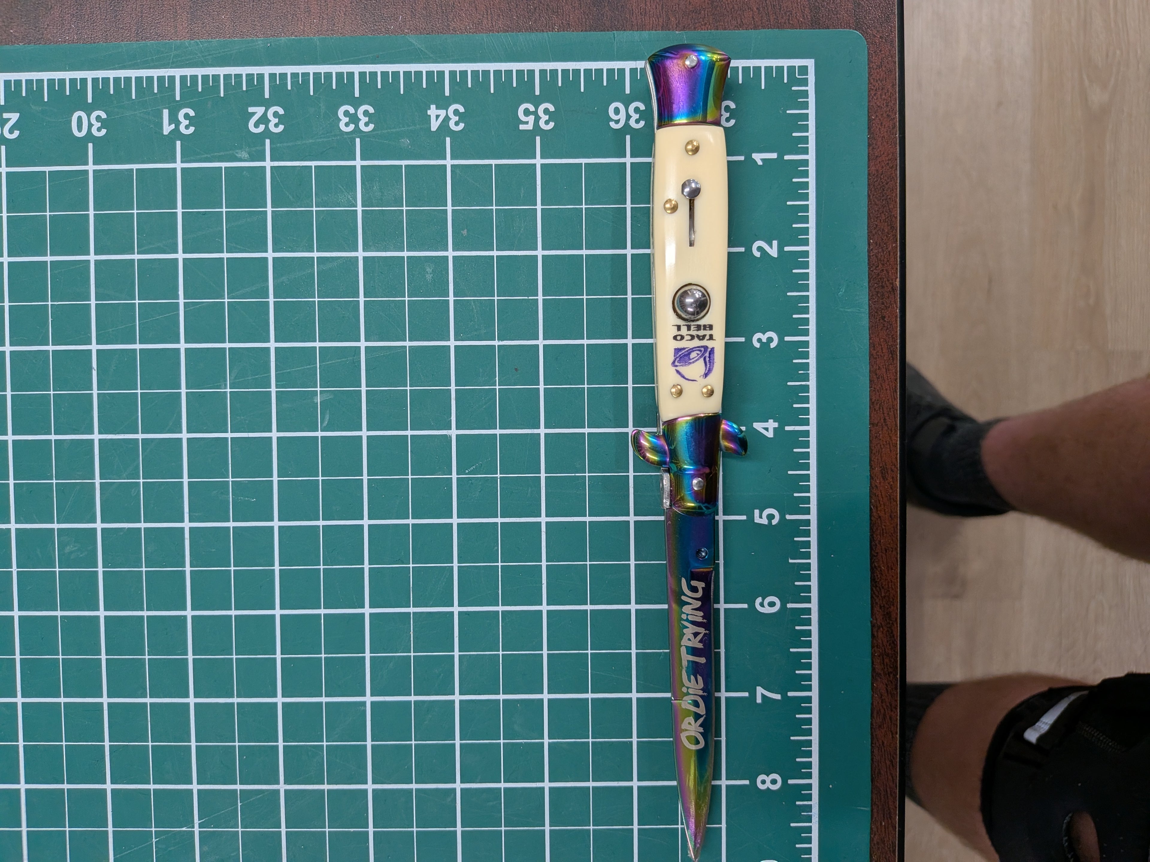 Taco Bell Live Mas - Engraved Switchblade