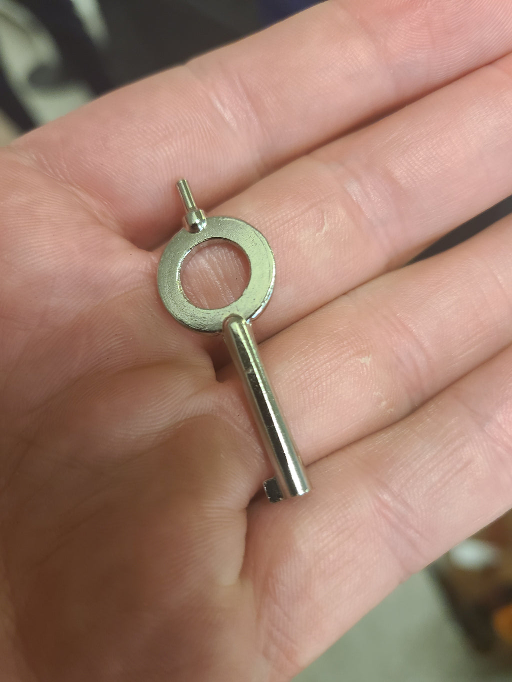 Universal hand cuff key