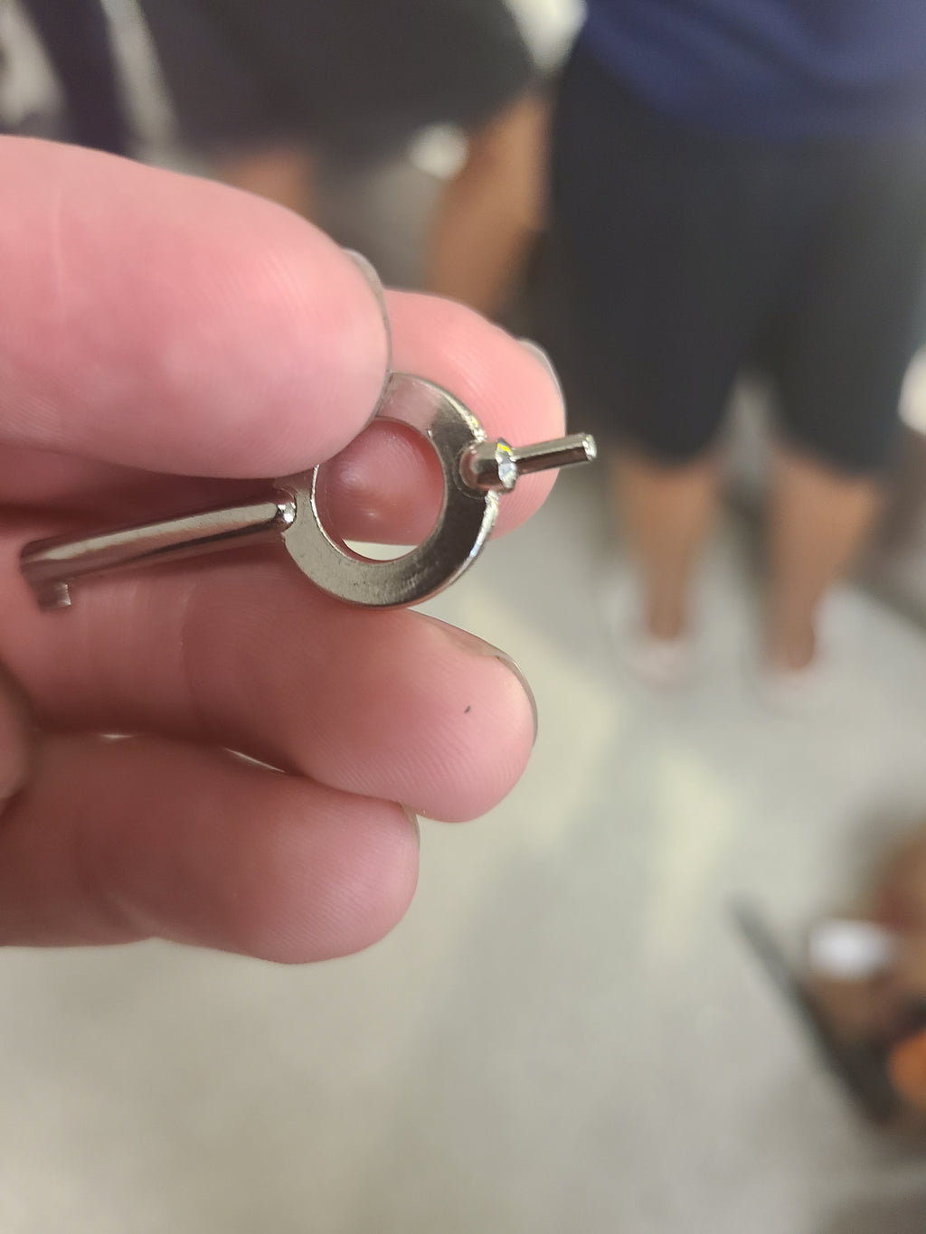 Universal hand cuff key