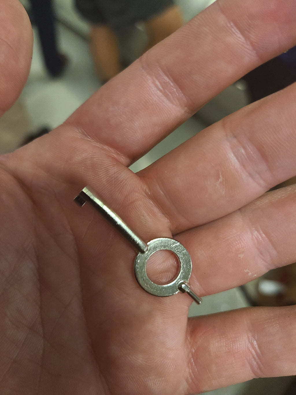 Universal hand cuff key