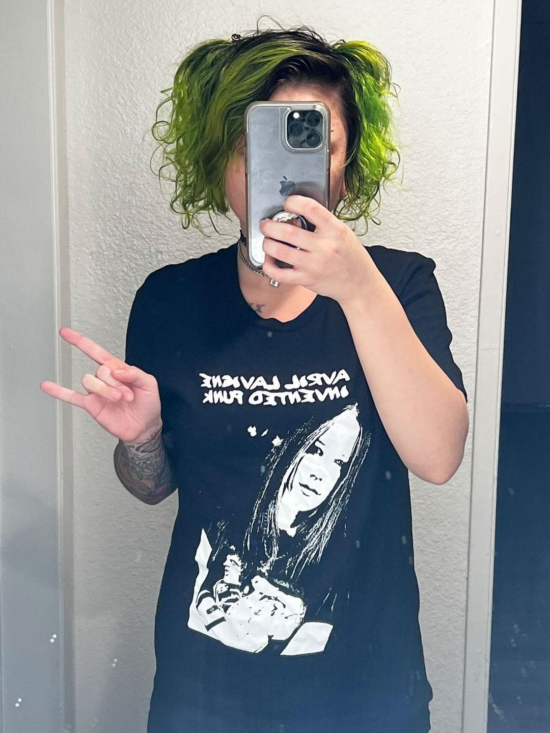 Avril Lavigne Invented Punk